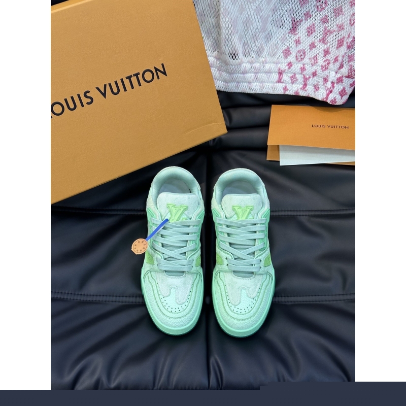 l**is V*t*n sneakers